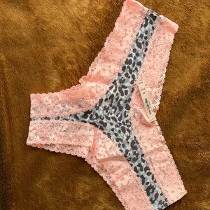 Victoria’s Secret Hipster Lace Trim Panty Size M BNWT